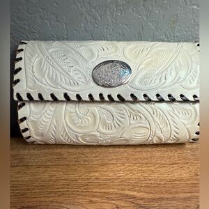 CHAR 2 Santa Fe Western Leather Cream Clutch with Silver Accent Made in USA